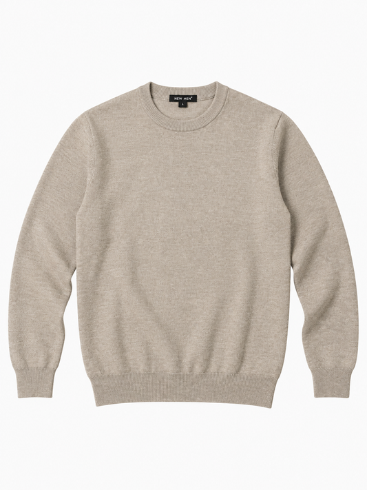 Maglia giro collo color beige tortora, in maglia liscia con maniche lunghe, bordi a coste e design essenziale senza stampe